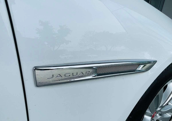 Jaguar XJ cena 99900 przebieg: 136180, rok produkcji 2015 z Stargard małe 667